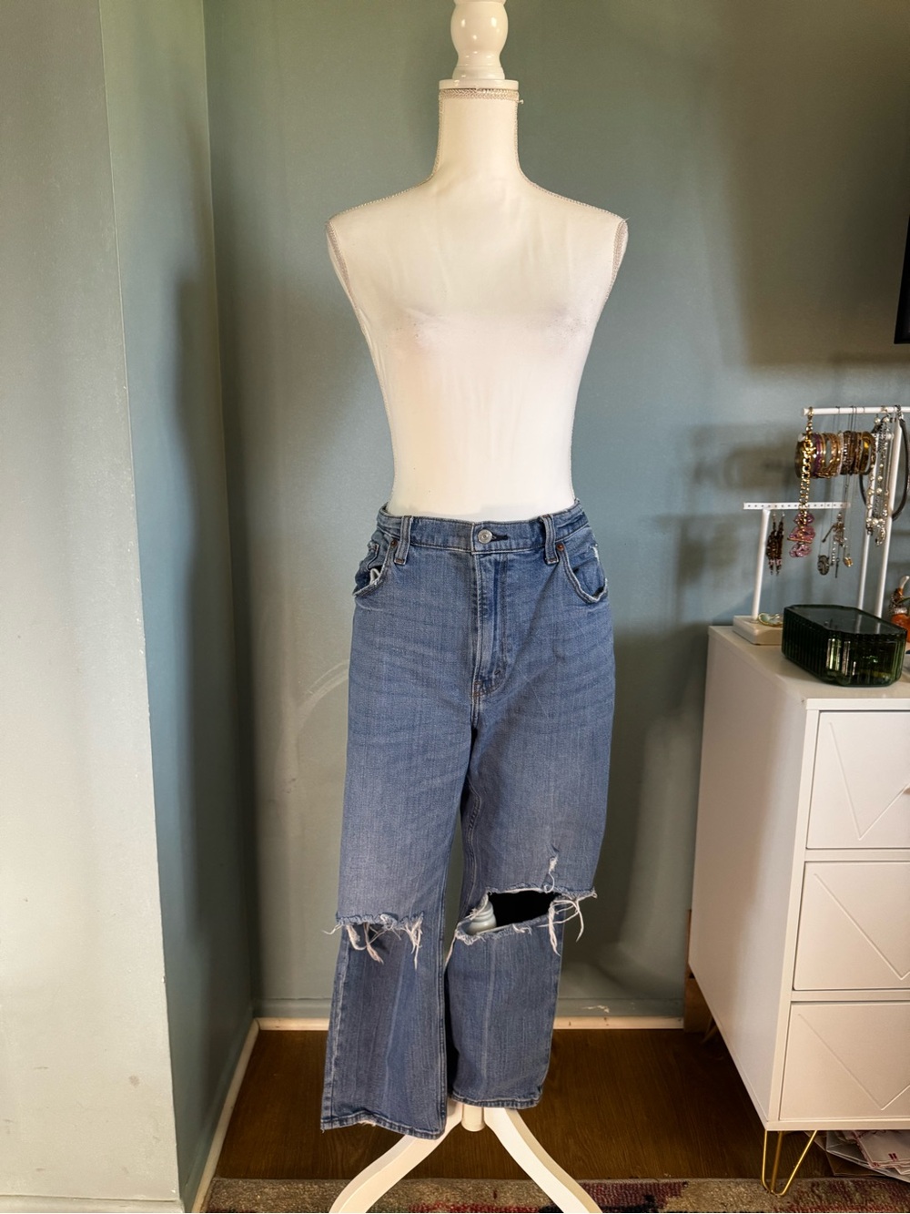 Abercrombie & Fitch Ultra High Rise Distressed Ankle Straight Jeans 14S 32 short